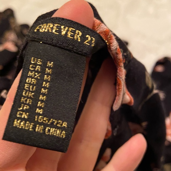 Forever 21 long sleeve floral romper size M (brand new) - Picture 3 of 3